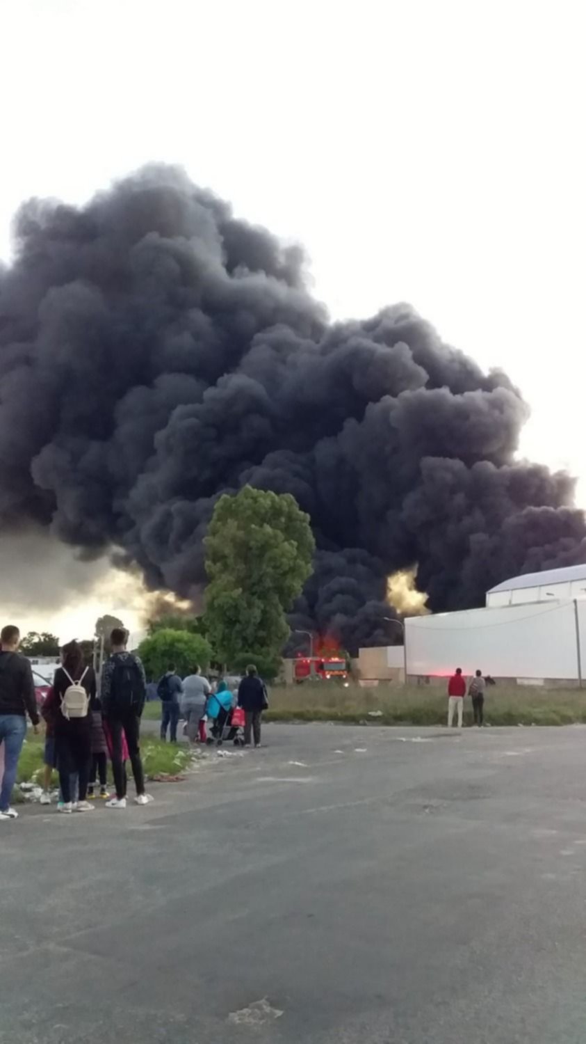 Incendio en fábrica en Jardines del Hipódromo,&nbsp;VIDEO.