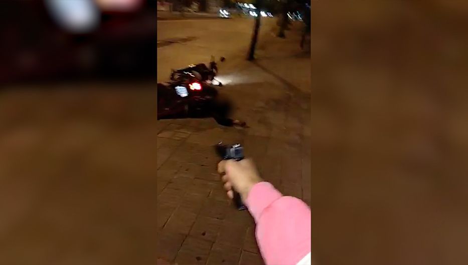 Policía hirió a rapiñero que le quiso robar la moto y filmó momentos&nbsp;después