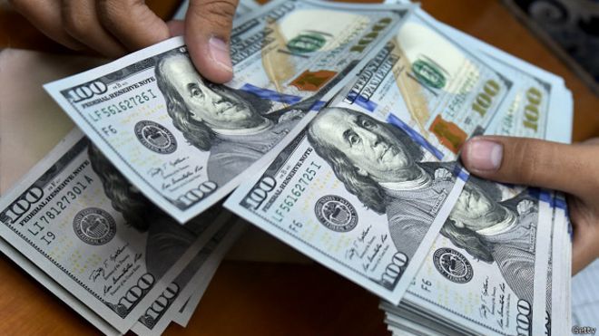 AHORA: El dólar supera los 47 pesos argentinos y el riesgo país rompe&nbsp;récords