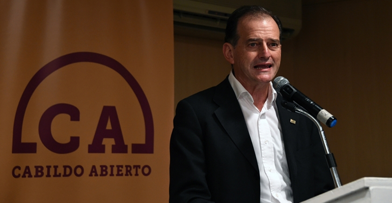 Manini Ríos «irrumpe con fuerza y divide aún más la&nbsp;oposición»