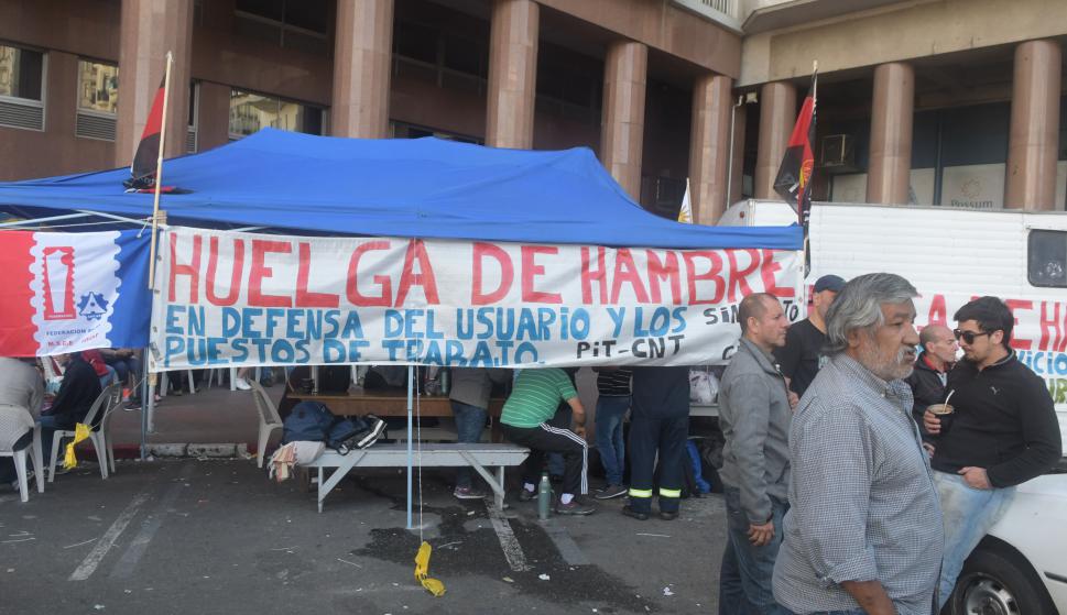 Internado tras once días de huelga de hambre uno de los trabajadores del&nbsp;gas