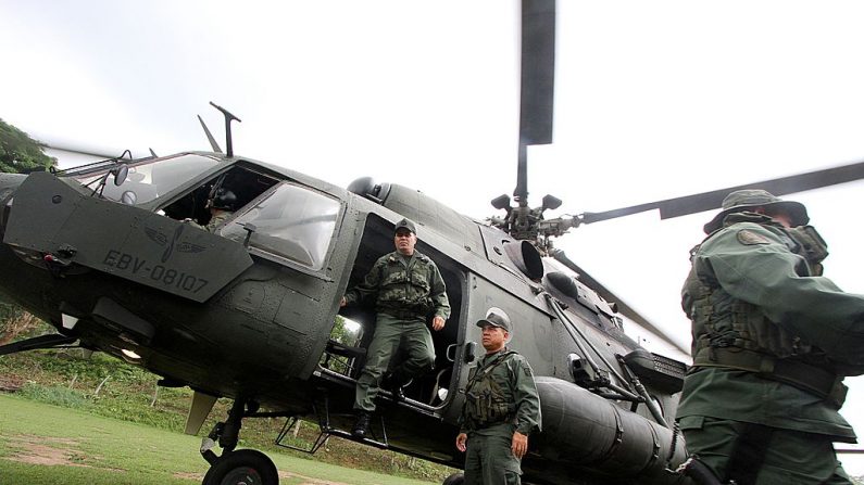7 militares venezolanos mueren al caer un&nbsp;helicóptero.