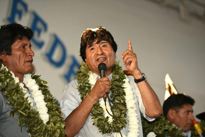 Evo Morales triunfa en primera vuelta y Mesa clama&nbsp;fraude