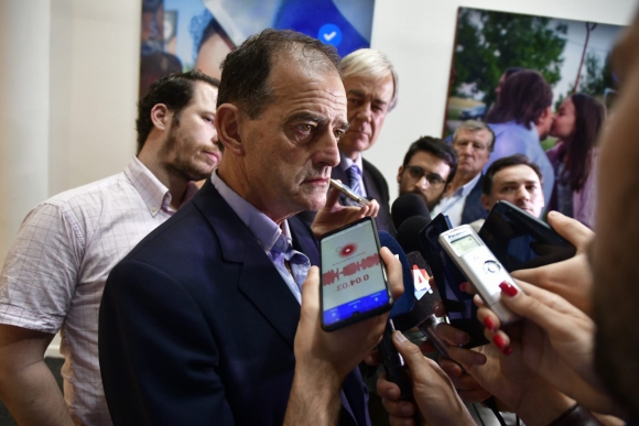 Manini vuelve a mentir: «el BROU dió préstamos haciendo campaña por el&nbsp;FA»