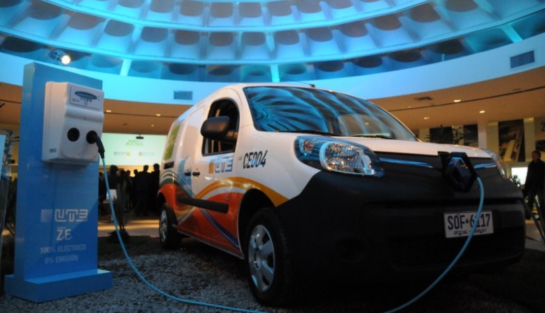 UTE inauguró nuevo punto de recarga de vehículos&nbsp;eléctricos