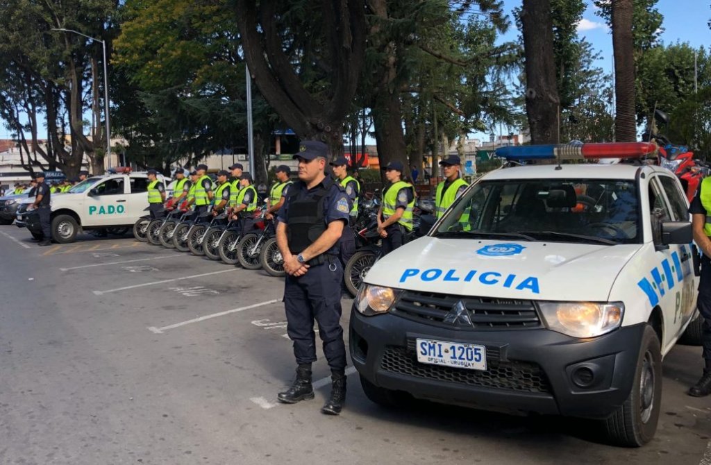 Empieza el ahorro: Larrañaga pidió 2600 policías&nbsp;más