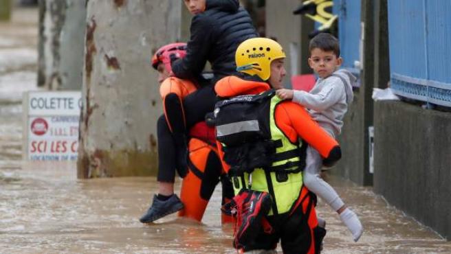 Bomberos continúan buscando a 26 desaparecidos tras las lluvias en San&nbsp;Pablo