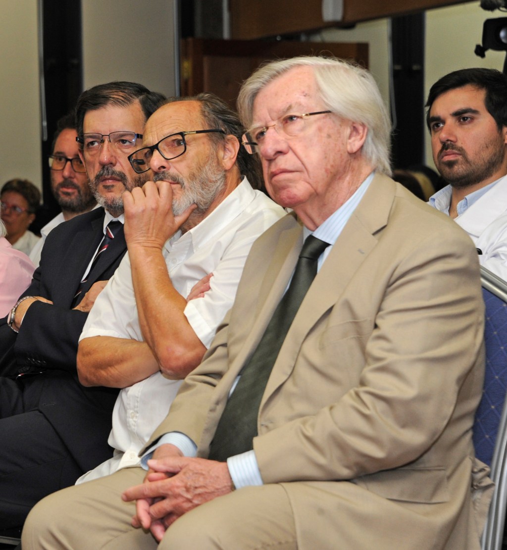 Equipo de notables del FA elaboran propuestas para evitar la&nbsp;crisis