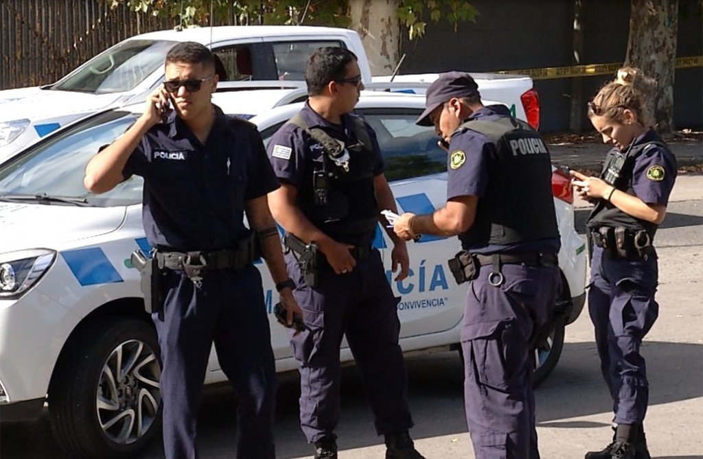 Urgente: Copamiento a una distribuidora y secuestro de una mujer en barrio Perez Castellanos