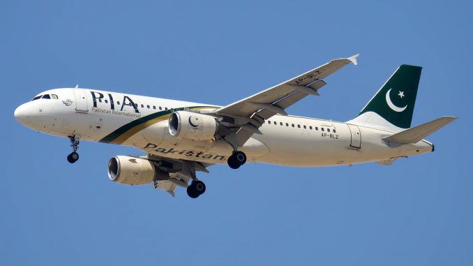 Vídeos: se estrelló un avión de Pakistán International Airlines con 99 personas a&nbsp;bordo