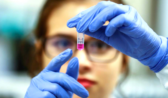 Los ensayos de la vacuna contra covid-19 de la Universidad de Oxford muestran que es&nbsp;efectiva