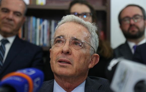 Corte Suprema de Justicia colombiana ordena detención del expresidente Álvaro&nbsp;Uribe