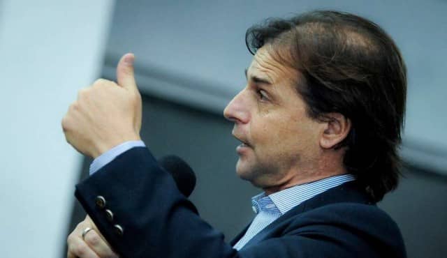 Pese al récord absoluto de activos y la entrada en zona roja, Lacalle no prevé tomar&nbsp;medidas