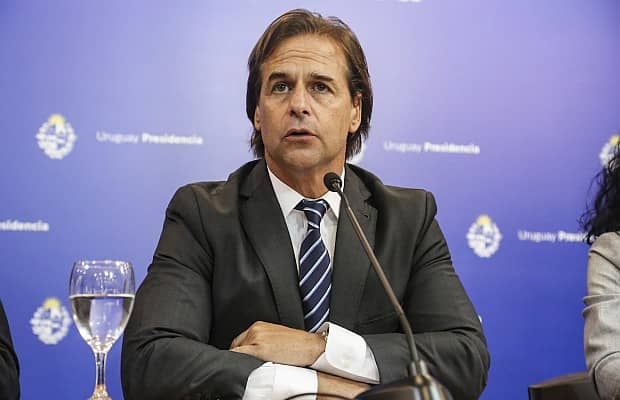 Libertad irresponsable: Lacalle en asado con una veintena de personas, algunas de ellas venidas del&nbsp;exterior