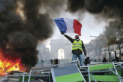 VIDEOS: Choques con la Policía durante manifestaciones del Primero de Mayo en Francia, Italia y Turquía