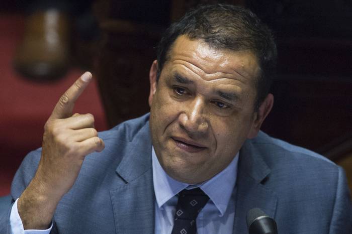 Senador blanco amenaza a doctor que reconoce pésima gestión se la&nbsp;pandemia