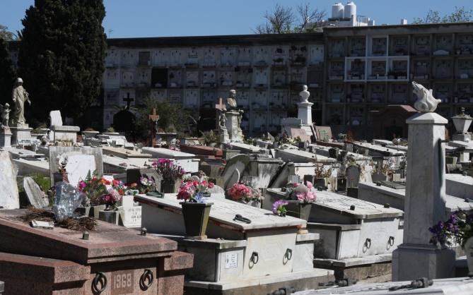 Comenzaron a colapsar los cementerios en&nbsp;Uruguay
