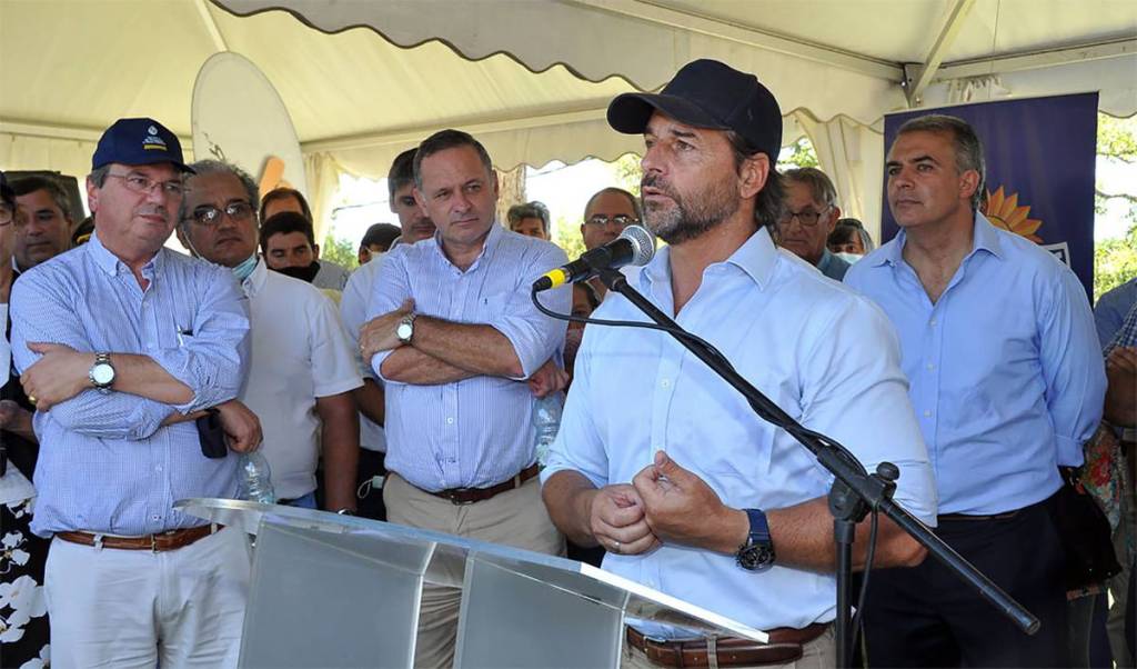 Blooper millonario: puente inaugurado por el gobierno se inundó en la primera&nbsp;lluvia