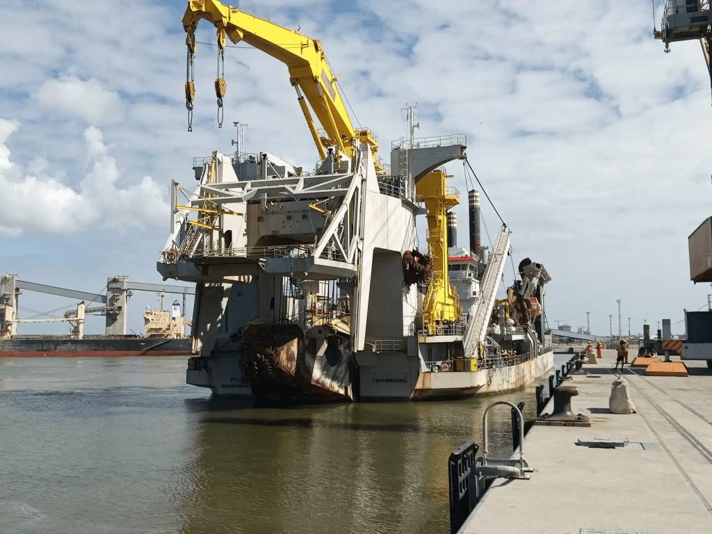 Retrasos en el dragado del canal de acceso al Puerto de Montevideo generan preocupación en el sector&nbsp;logístico
