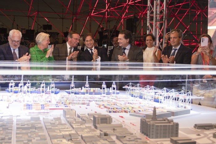 Puerto de Montevideo: el tránsito de contenedores cae 50% y crece la polémica por el modelo&nbsp;portuario