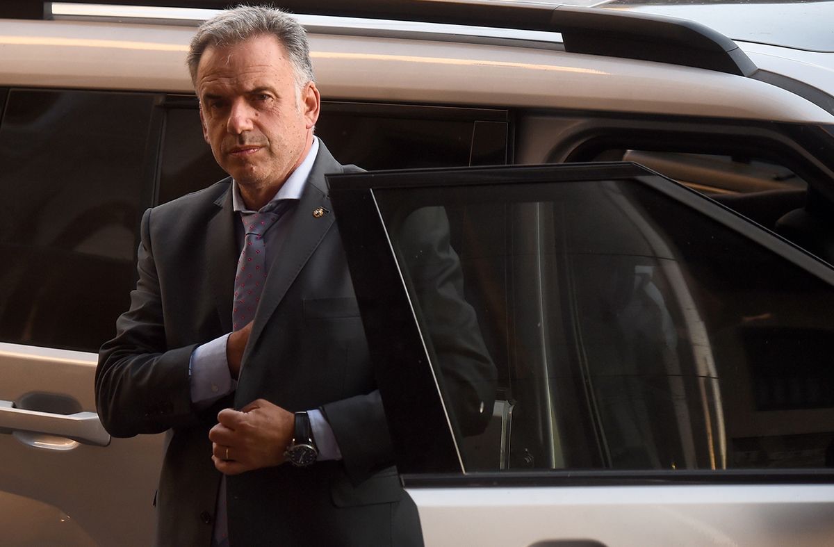 Orsi intenta frenar la crisis anunciando que dona la polémica camioneta a ANEP